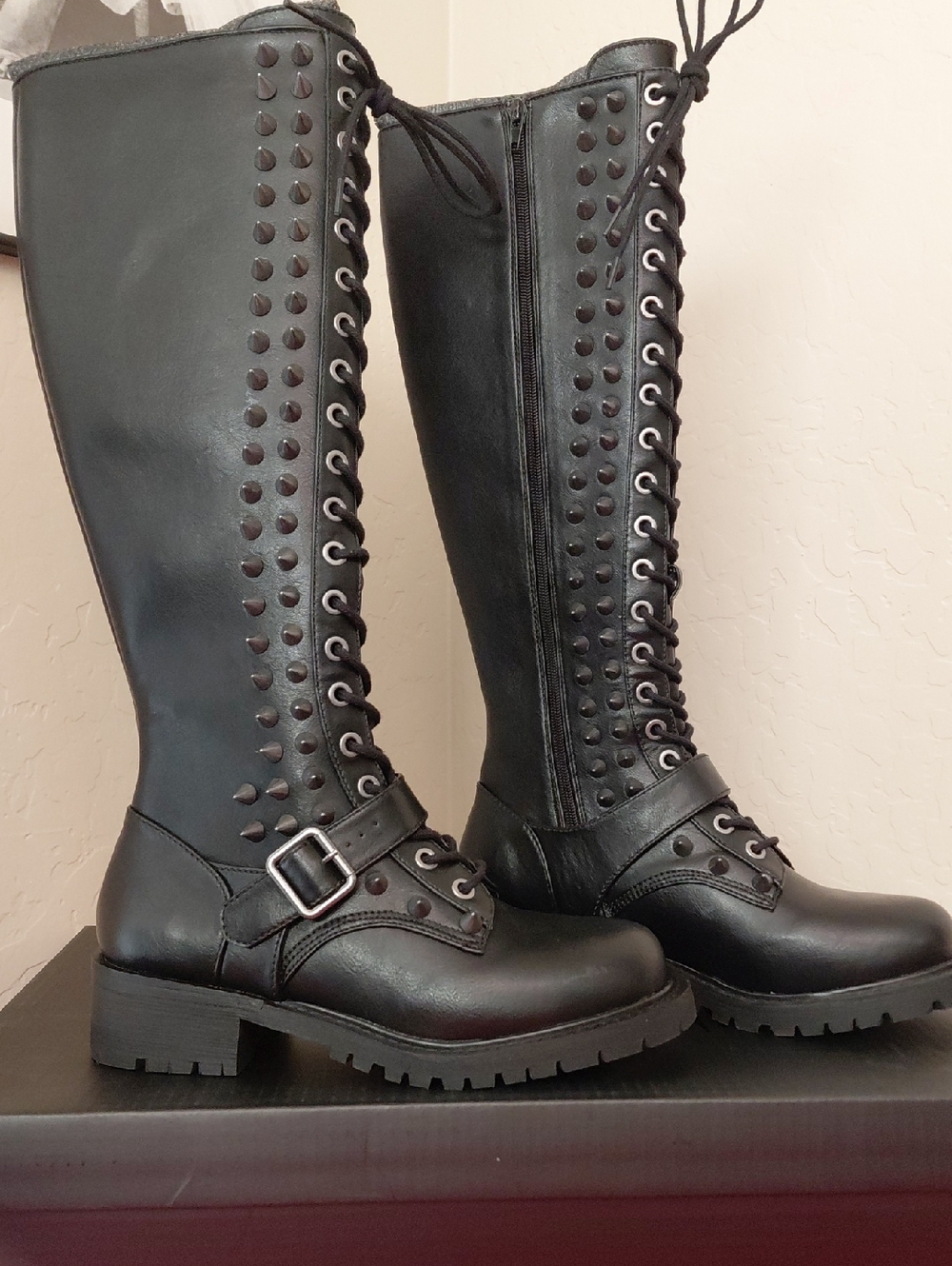 DOLLSKILL DARKER WAVS SZ.10 Black DOUBLE LINED Studded Lace-Up Knee Boot